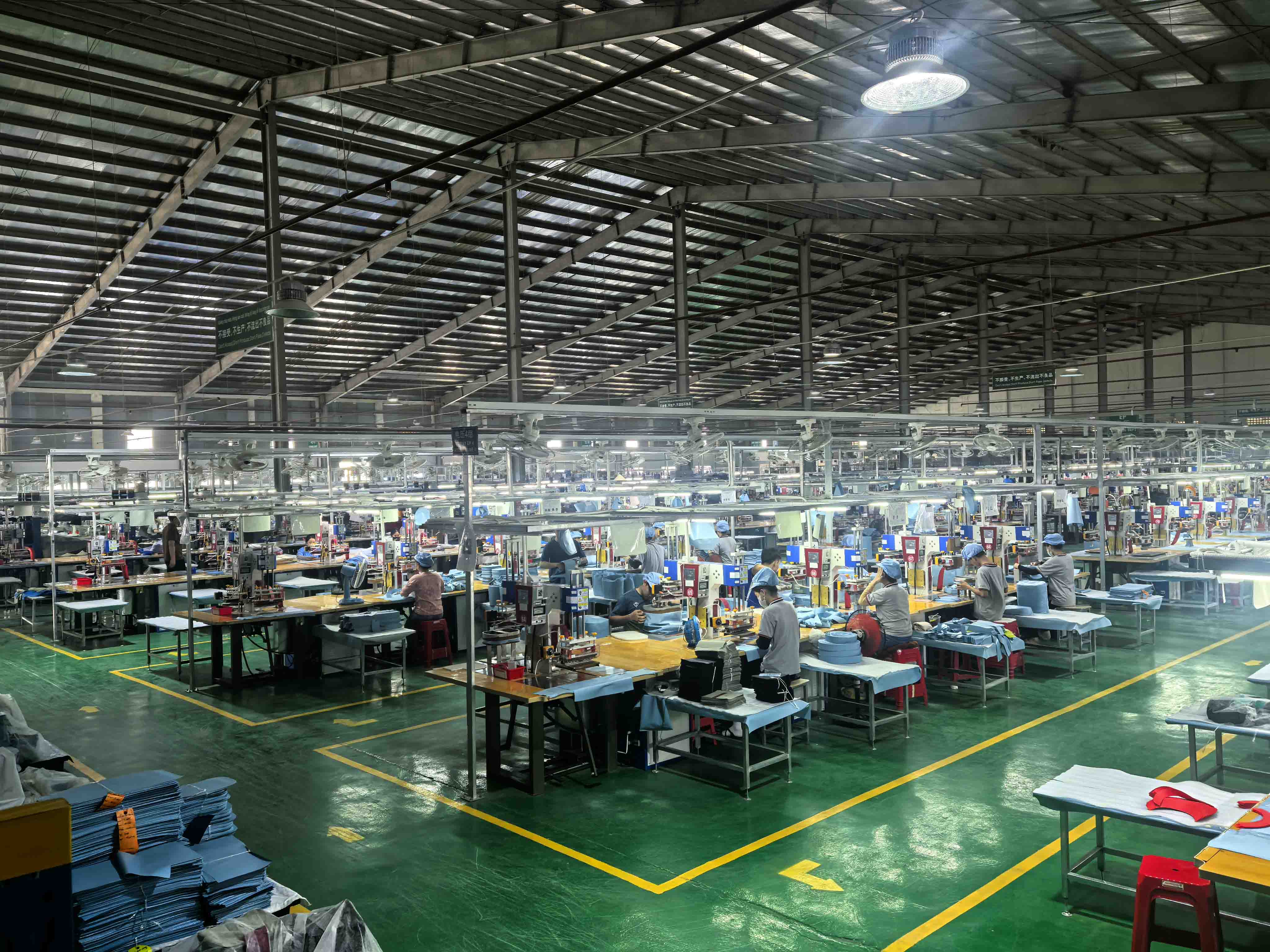 Vietnam Mollis Cooler Factory: Sealock est Ho Chi Minh urbe productio linea Vietnam Mollis Cooler Factory: Sealock est Ho Chi Minh urbe productio linea