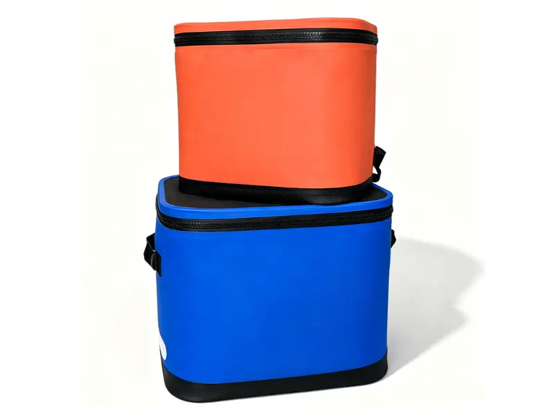 Insulated Mollis Cooler Backpack apud Molded Zip-Top Lid ad Castra et Beach